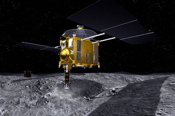 Sonda odebrala vzorek z povrchu asteroidu Itokawa.