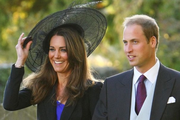 Britský princ William a Kate Middletonová se zasnoubili. 