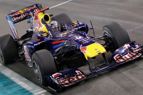 Sebastian Vettel ve voze RB6.