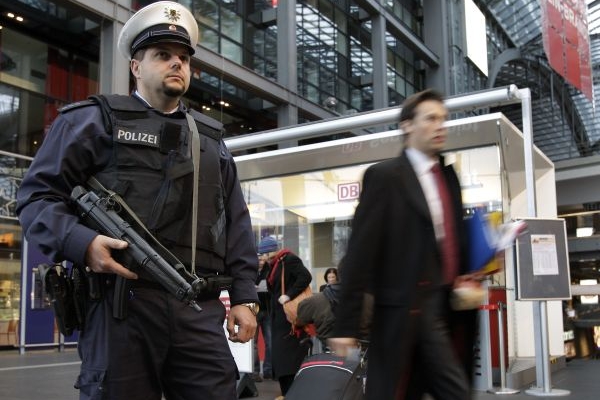 Němci posílili policejní hlídky.