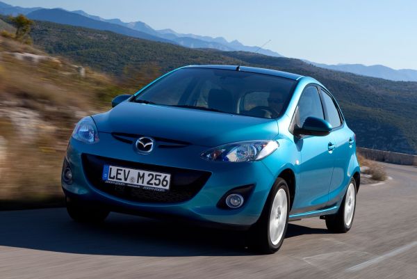 Faceliftovaná Mazda2 dostala sportovnější tvář.