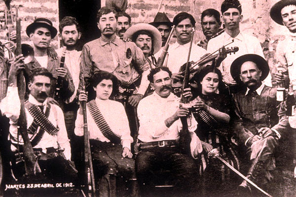 Mexičtí povstalci. Revoluce vypukla 18. 11. 1910. 
