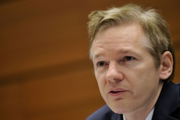 Julian Assange nešel k výslechu. Teď bude mít problémy.