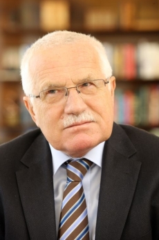 Prezident Klaus vyzývá vládu k dalšímu jednání o solární energii.