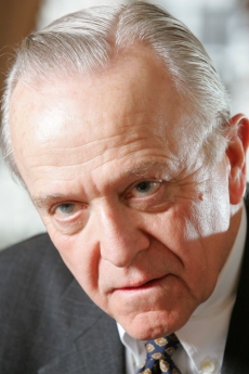 S obviněním Bartáka přišel William Cabaniss.