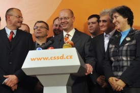Radost v ČSSD poté, co ovládla Senát. Chystá se ztrpčit život vládní koalici.