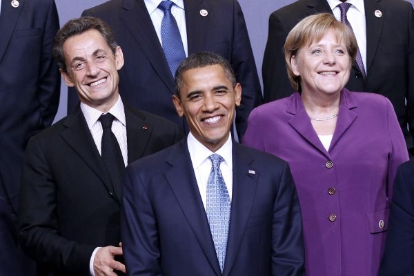 Barack Obama ve společnosti evropských státníků.