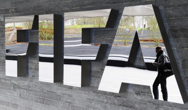 FIFA má dost problémů.