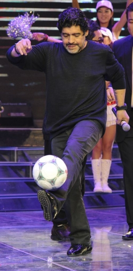 Diego Maradona v roli...baviče, jak jinak. 