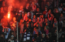 Fanoušci Slavie zaměstnávali pořadatele po celý zápas.