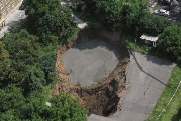 Propad tunelu Blanka. Propad tunelu Blanka.