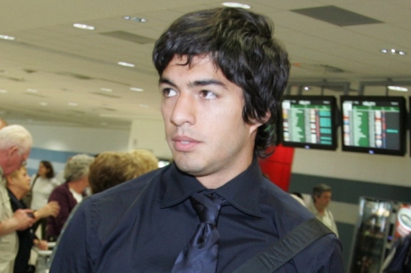 Luis Suárez pokousal protihráče.