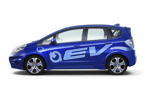 Honda představila v Los Angeles elektromobim EV Fit. Honda představila v Los Angeles elektromobim EV Fit.