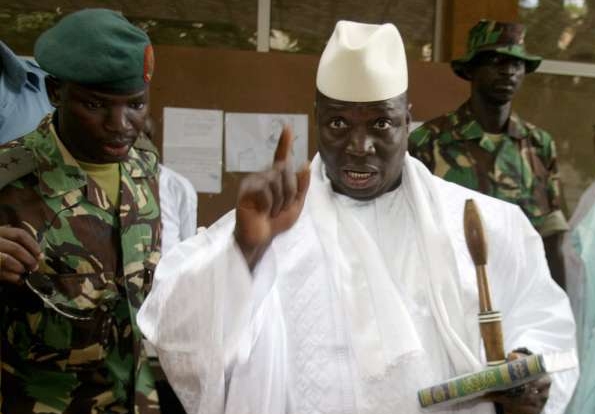 Yahya Jammeh s vojáky. 