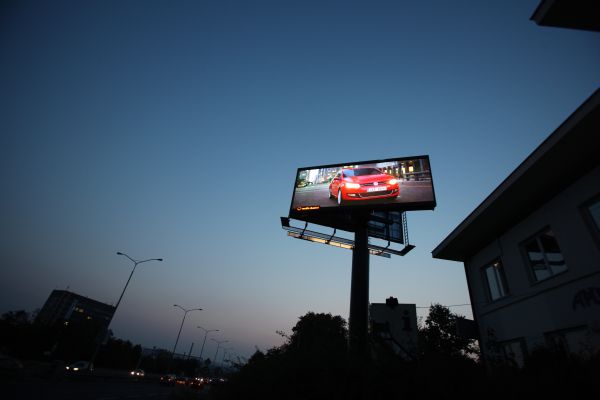 Billboardy postupně zmizí od dálnic a silnic.