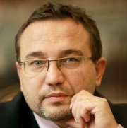 Ministr školství Josef Dobeš má v pěstounské péči syna Davida.