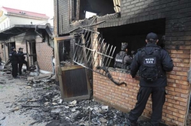 Zničené civilní budovy na ostrově Jonpchjong ostřelovaném KLDR.