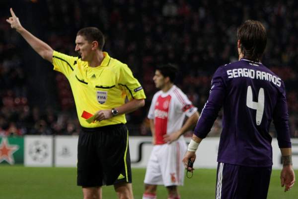 Sergio Ramos proti červené kartě vůbec neprotestoval, spíše naopak. Sergio Ramos proti červené kartě vůbec neprotestoval, spíše naopak.