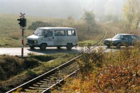 Nejčastěji dochází k nehodám na přejezdech, kde jsou sice semafory, ale už ne závory (ilustrační foto).