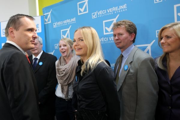 Vládní strana Věci veřejné by nyní získala ve volbách do sněmovny jen pět procent hlasů. 