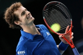 Andy Murray je k radosti domácích fanoušků v semifinále.