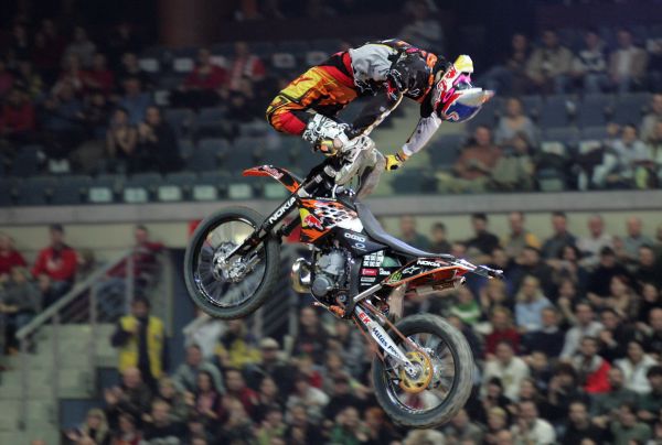Nebezpečí, příjmení FMX. 