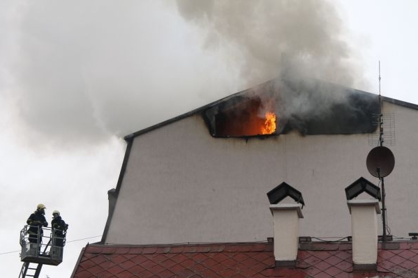 Muži vietnamské národnosti v domě zřejmě vařili pervitin.