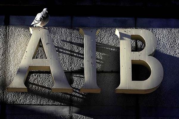 Náklady na ozdravení bank včetně AIB mají podle Bruselu nést také investoři. Náklady na ozdravení bank včetně AIB mají podle Bruselu nést také investoři.
