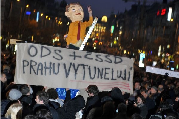 Proti koalici ODS a ČSSD už se konala 17. listopadu demonstrace na Václavském náměstí.