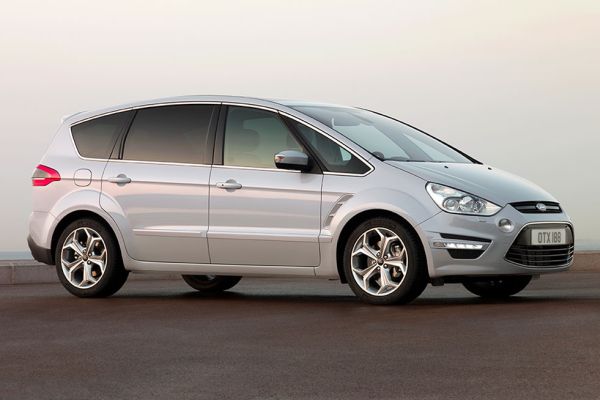 Ford S-Max, velkoprostorový vůz s výbornými jízdními vlastnostmi.