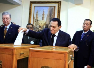 Za dlouhé vlády Mubaraka (na snímku) Egypt k demokracii příliš nepokročil.