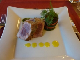Marinovaný filet ze žlutoploutvého tuňáka.
