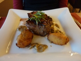 Vepřový filet mignon marinovaný v růžovém pepři.
