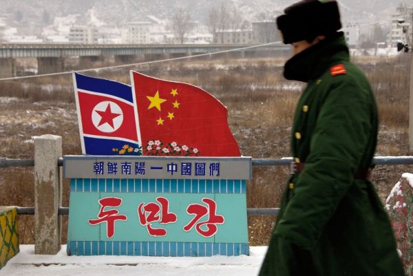 Čína prý nehodlá riskovat nový vojenský konflikt na Korejském poloostrově a podpoří spojení korejských států pod kontrolou Soulu a s oporou v USA. Vliv Číny na KLDR je údajně mnohem menší, než se obecně soudí.