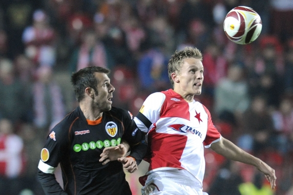 Petr Trapp (vpravo) na archivním snímku v dresu pražské Slavie.