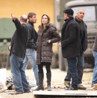 Angelina Jolie při natáčení svého kontroverzního filmu v Budapešti.