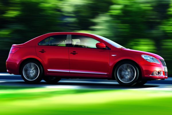 První sportovní sedan značky Suzuki se jmenuje Kizashi.