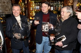 Karel Gott, Ladislav Štaidl a Pavel Vrba (zleva) se stali kmotry knížky o Jiřím Štaidlovi.