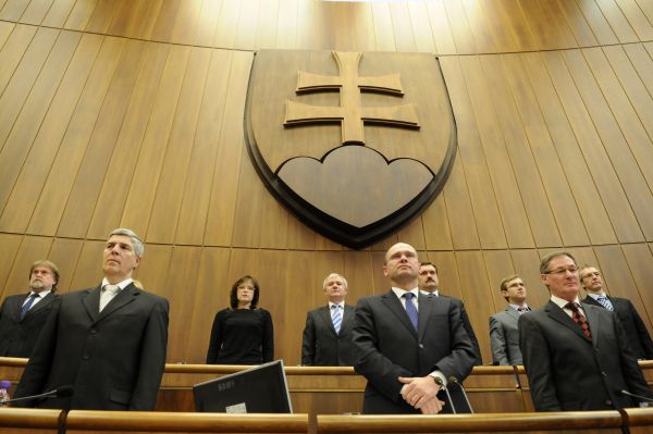 Slovenští poslanci budou vydělávat podle toho, jak se bude dařit státu.