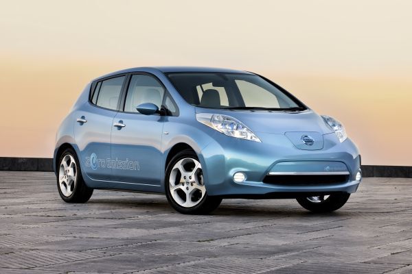 Evropským Autem roku se stal elektromobil Nissan Leaf.