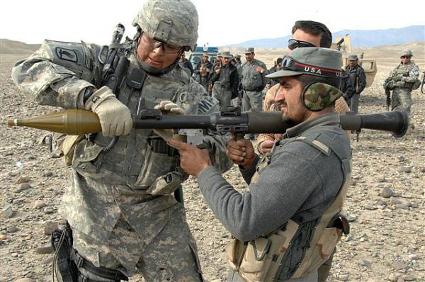 Američané organizují fond na podporu afghánské armády. Nikoli zadarmo.