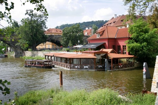 Ostrov Kampa patří mezi nejromantičtější místa v metropoli. Ostrov Kampa patří mezi nejromantičtější místa v metropoli.