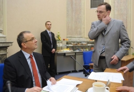 Vláda premiéra Petra Nečase od svých záměrů ani přes stávky neustoupí.