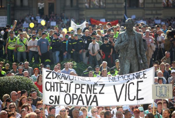Naposledy do ulic kvůli škrtům vyšli lidé v září. Naposledy do ulic kvůli škrtům vyšli lidé v září.