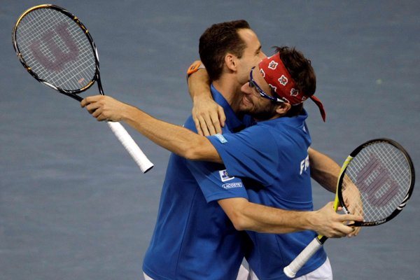 Francouzi vedou ve finále Davis Cupu 2:1.