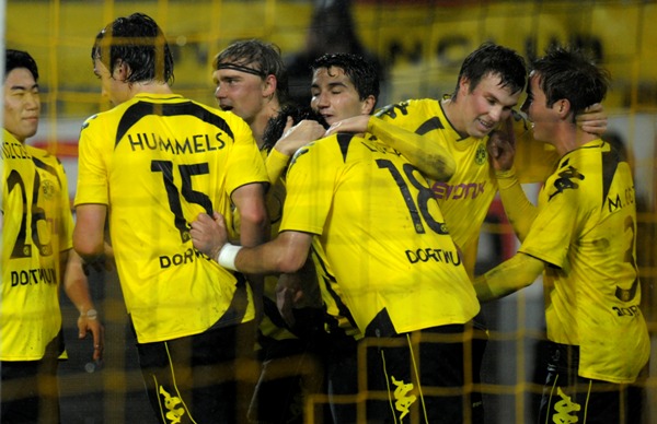 Dortmund je podzimním mistrem Německa. Dortmund je podzimním mistrem Německa.