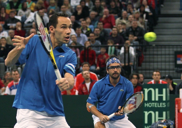 Francouzi vedou ve finále Davis Cupu 2:1.