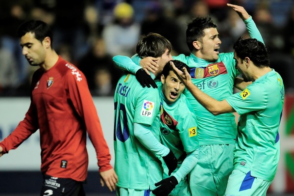 Hráči Barcelony se i přes problémy s dopravou radovali z výhry v Pamploně.