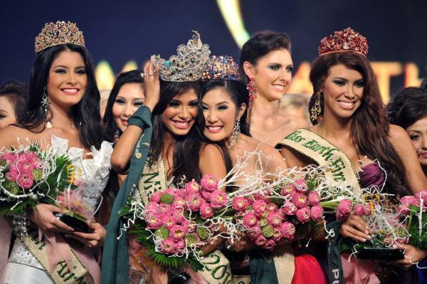 Miss Earth vyhrála dvacetiletá Nicole Faria z Indie.