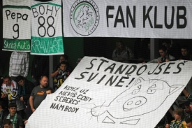 Někteří fanoušci mají o řediteli extraligy Stanislavu Šulcovi jasno.